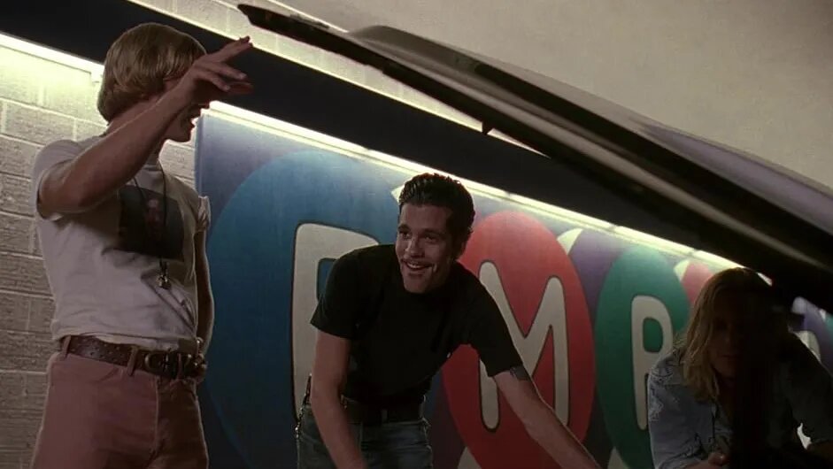 Мэттью МакКонахи и Ники Кэтт в фильме «Ошеломлённые и сбитые с толку»
