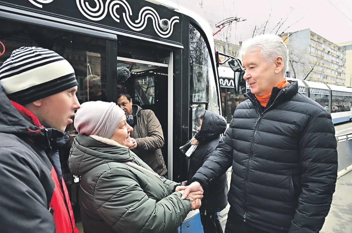   Сергей Собянин встретился с москвичами, которые ежедневно передвигаются по городу на трамваях.