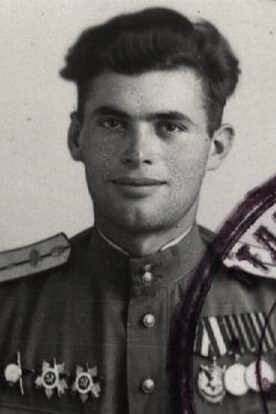 Механик-водитель самохода СУ-152 техник-лейтенант Перепелица Иван Сергеевич