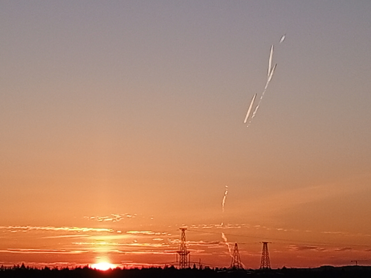 Фантастический красивый вид из пяти самолётов.