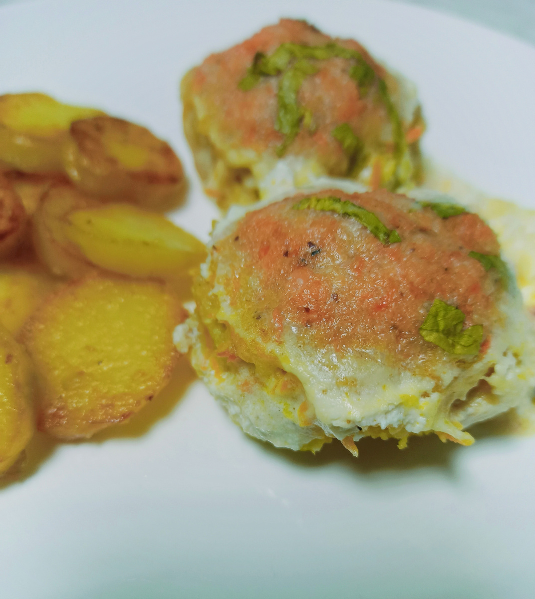 Выглядят очень аппетитно. Вроде бы лучше есть зелёную чечевицу, но красная выглядит так позитивно!