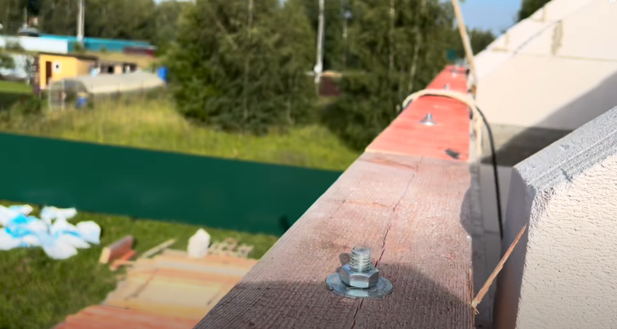 Мауэрлат для двускатной крыши: Схемы, инструкции и особенности монтажа