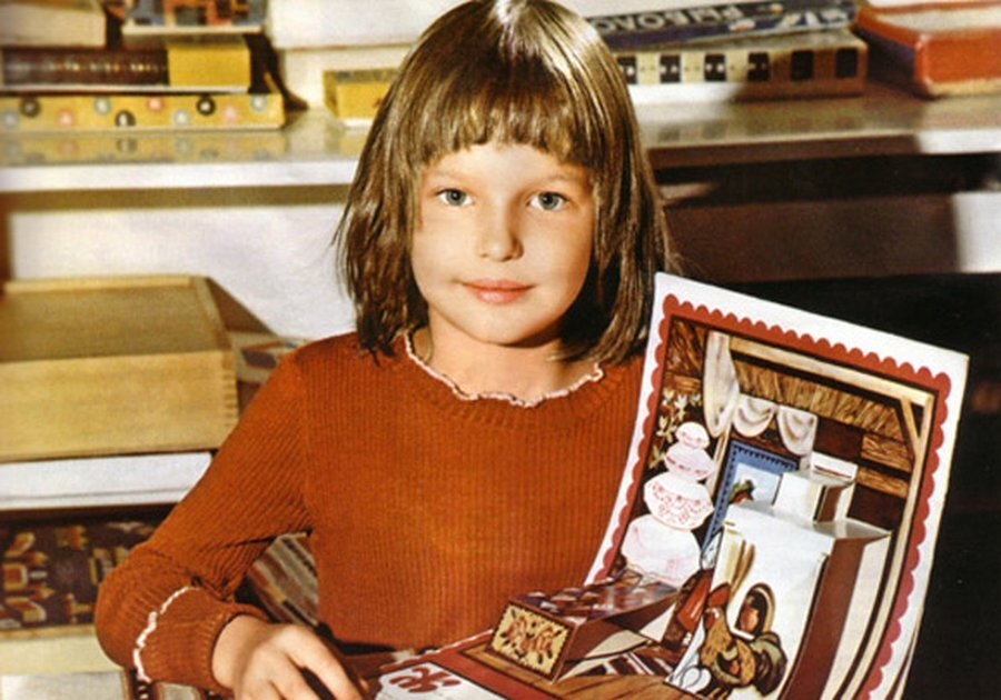 Анастасия Волочкова родилась в 1976 году в Ленинграде в семье военного дирижёра и домохозяйки.