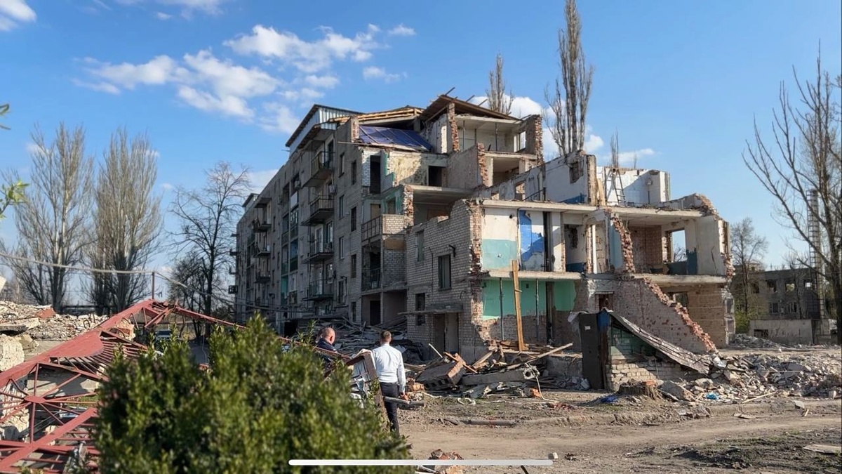    Югра продолжает восстановление пятиэтажного дома в Авдеевке