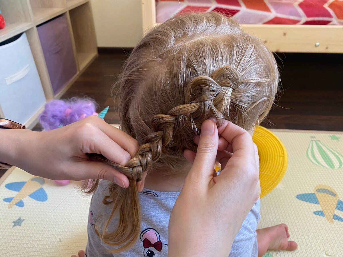 Косички для дочки.