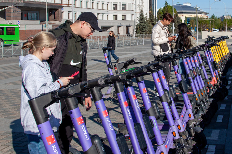    Еще месяц назад в разговоре с «БИЗНЕС Online» крупные операторы сообщали, что рассчитывают запустить самокаты в Казани к концу марта.   
Фото: «БИЗНЕС Online»