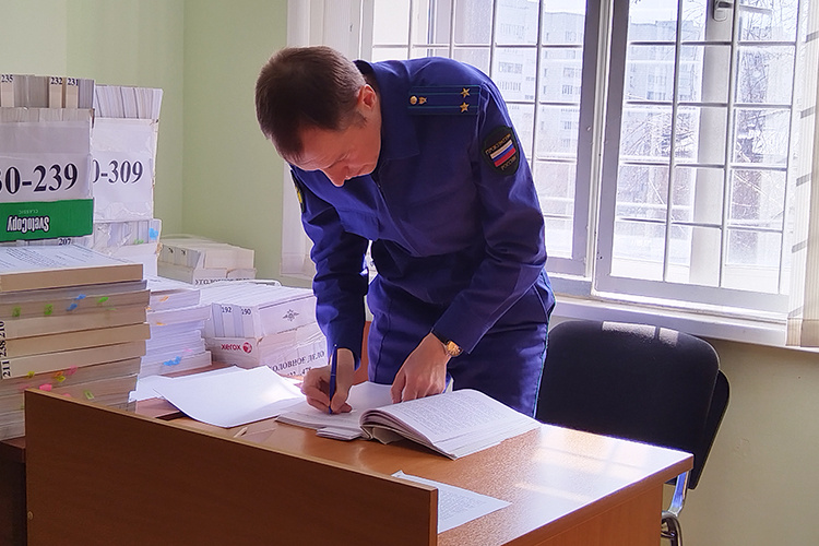    Всего следствию удалось установить 63 контрагента, с которыми у «Кара алтын» были договорные отношения якобы только на бумаге.   
Фото: Анастасия Гусева