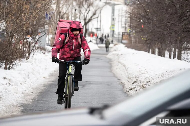 Зарплаты курьеров будут расти. Фото: Руслан Яроцкий © URA.RU