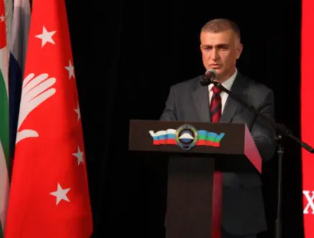 На съезде выступает Умар Кончев