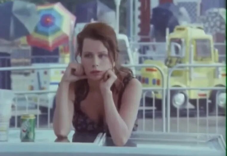 Вилькина, предварительно, скончалась от сердечной недостаточности. Фото: «Ретро втроем» (1998), реж. Петр Тодоровский, «Круг», «Мирабель-Фильм»