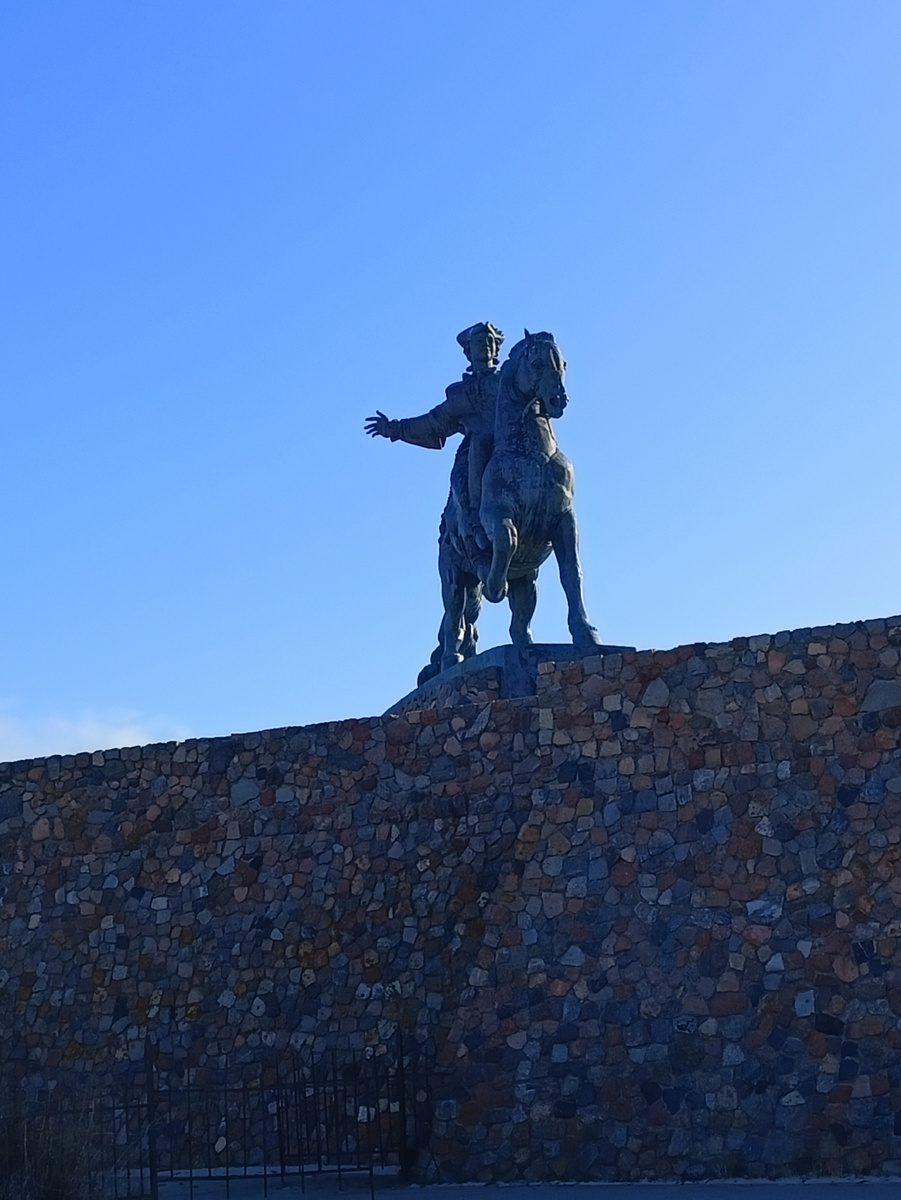 Памятник Елизавете Петровне.