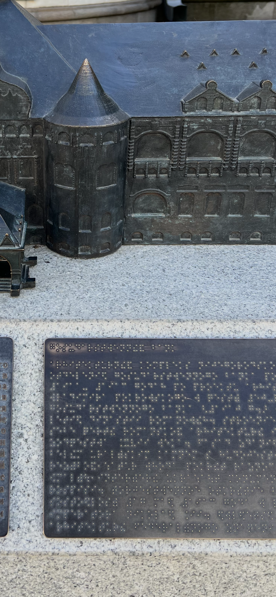 Личное фото. Шрифт Брайля. 