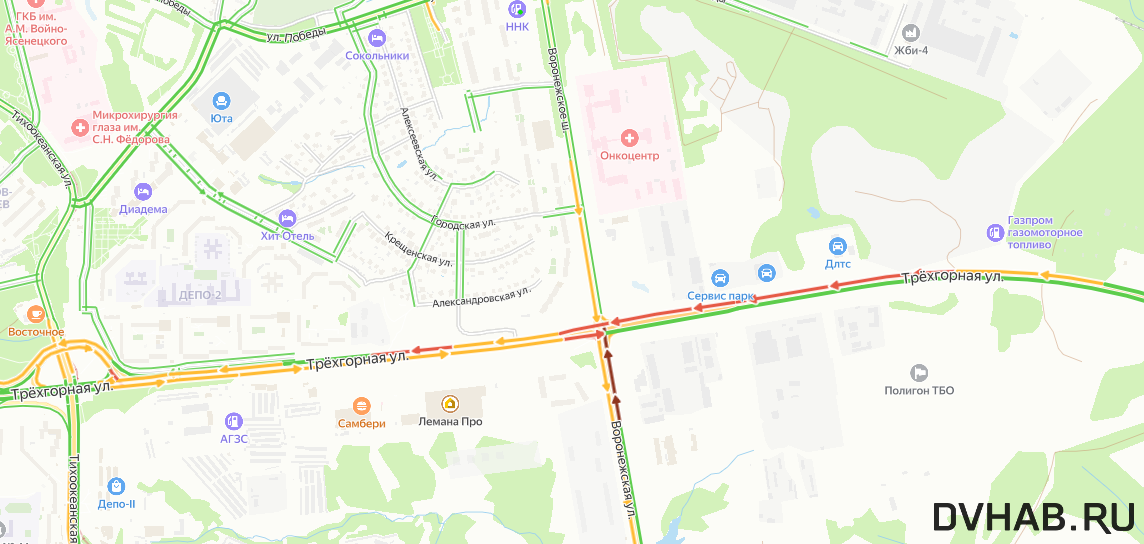    Пробки на перекрестке в данный момент
