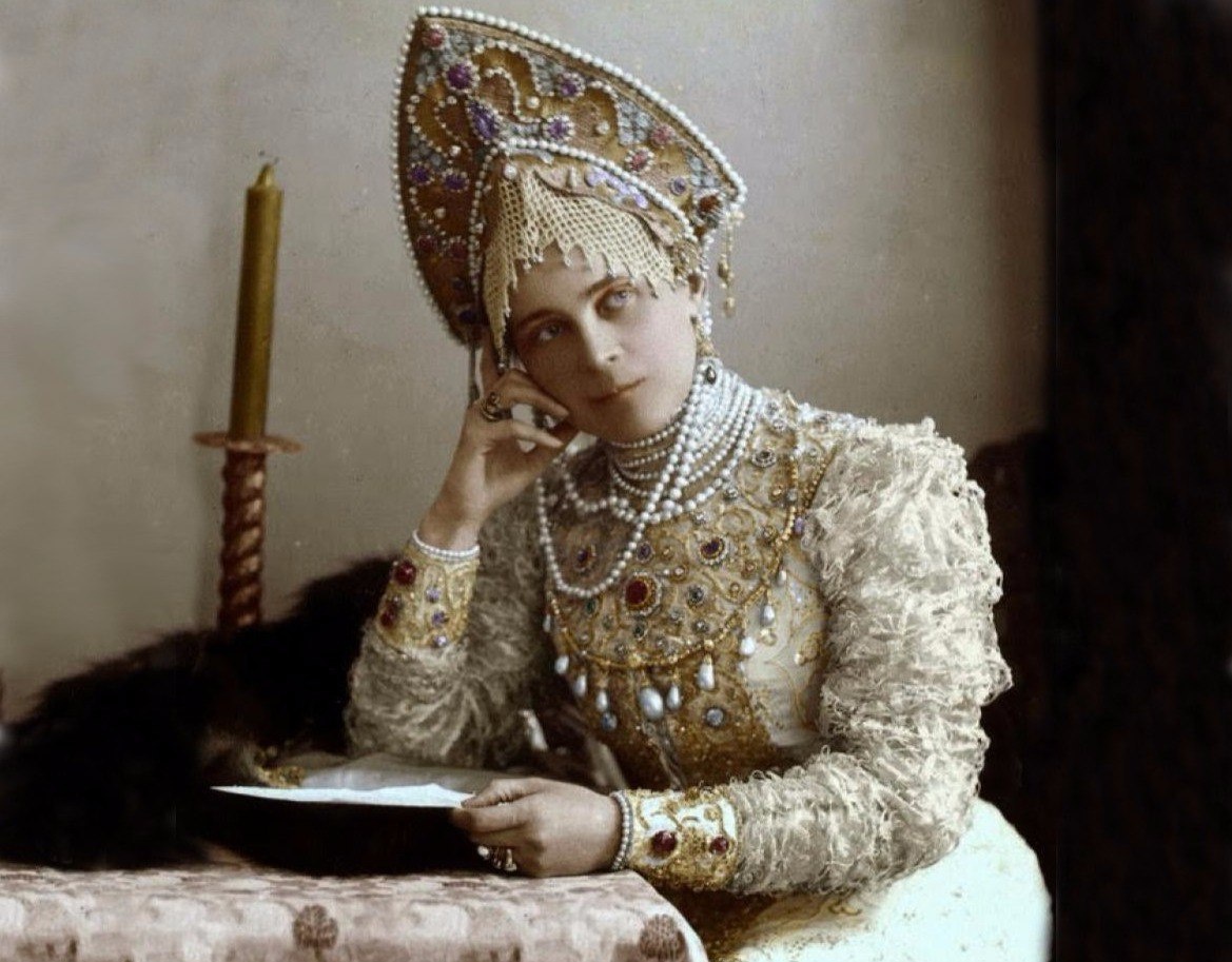 Княгиня Зинаида Николаевна Юсупова. Костюмированный бал 1903 года в Зимнем дворце — маскарад, во время которого вся знать Российской империи присутствовала в костюмах «допетровского времени».