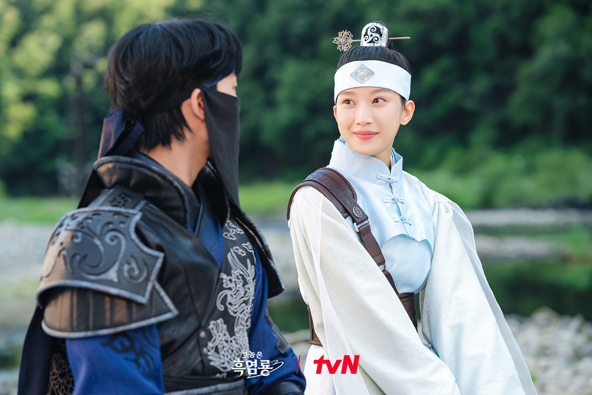 Фото взято из открытых источников / Кадр из дорамы Этот парень - черный огненный дракон"