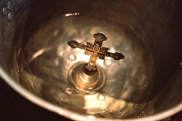    Можно ли мыть полы святой водой в Чистый четверг?