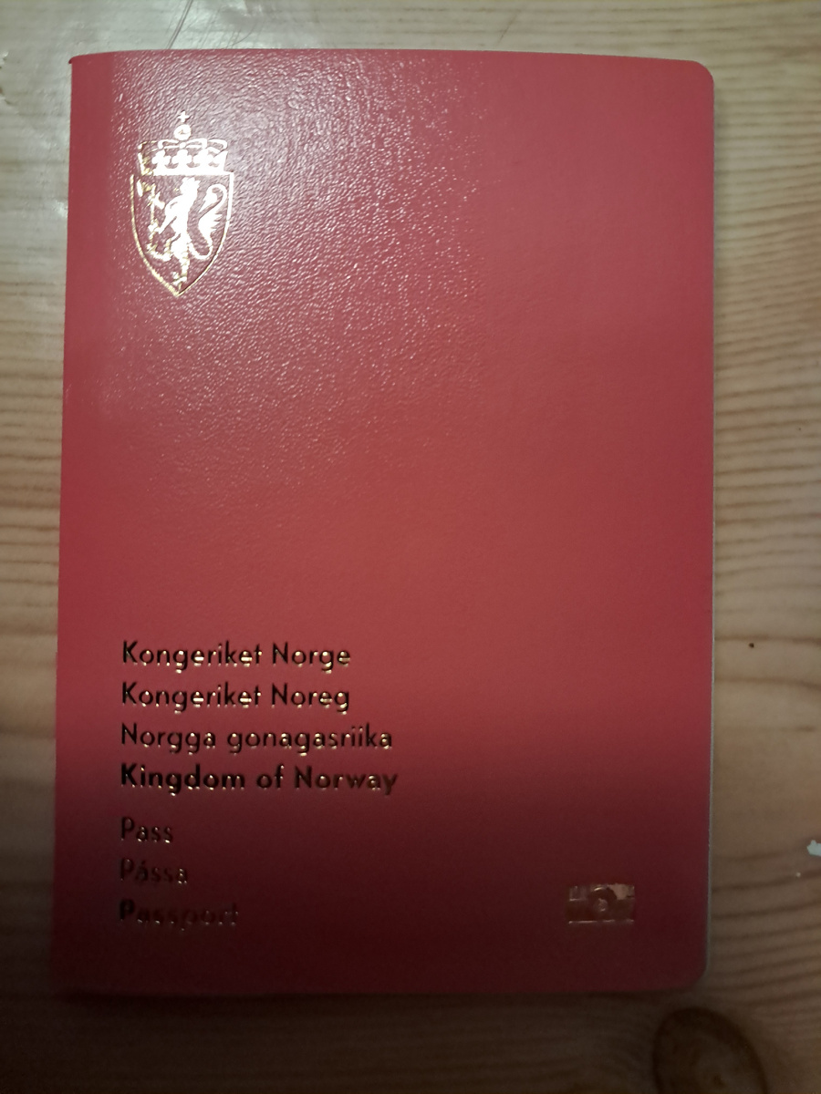 Норвежский паспорт.