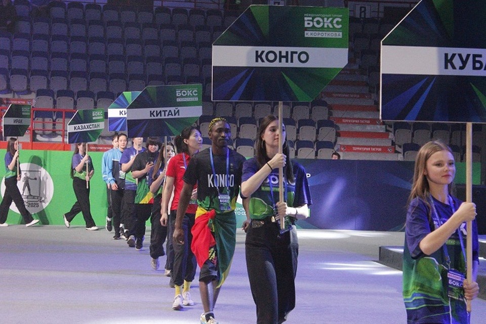    Парад участников соревнований Михаил МАЛЫШЕВ