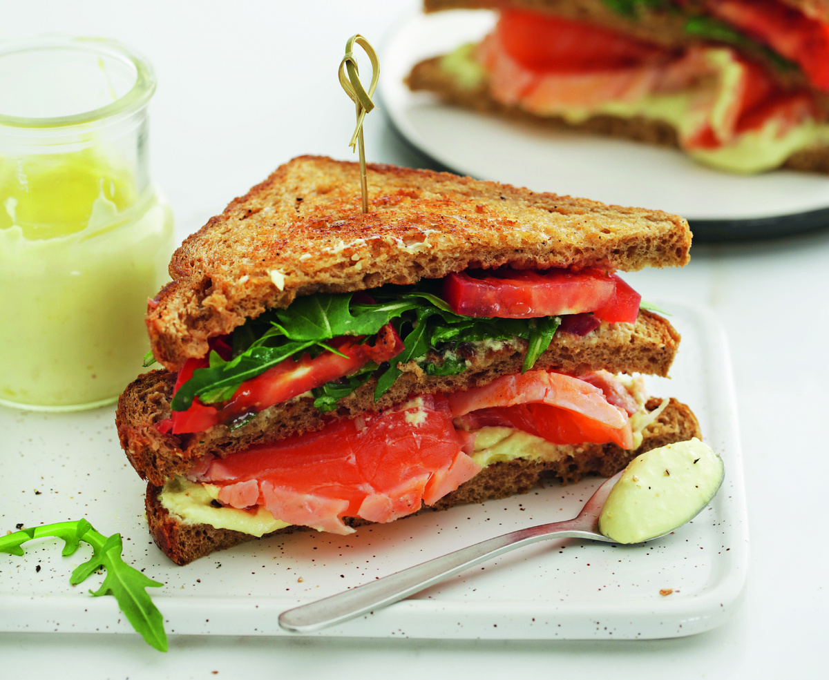 Припечённый лосось называется татаки. Татаки можно сделать из любой морской рыбы.