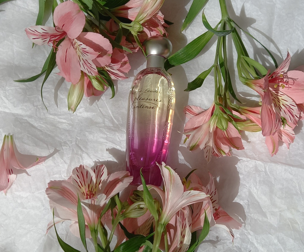  Estee Louder pleasures intense 