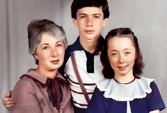 Софья Кругликова с мамой и старшим братом. Фото: stuki-druki.com