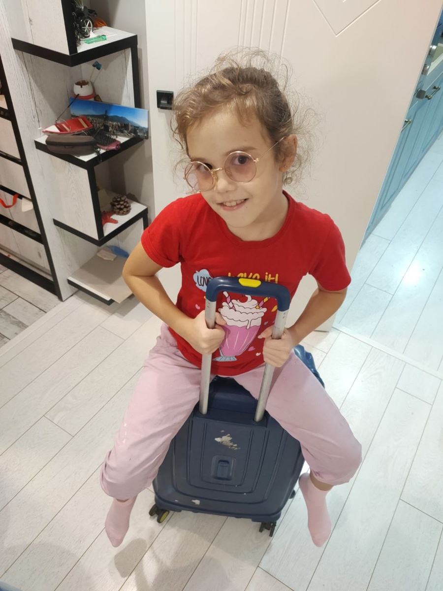 Ну чемода, ребенок, все на месте))