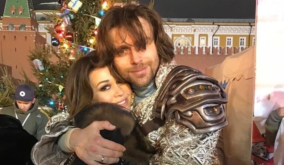     Петр Чернышев обратился к покойной Анастасии Заворотнюк после шоу