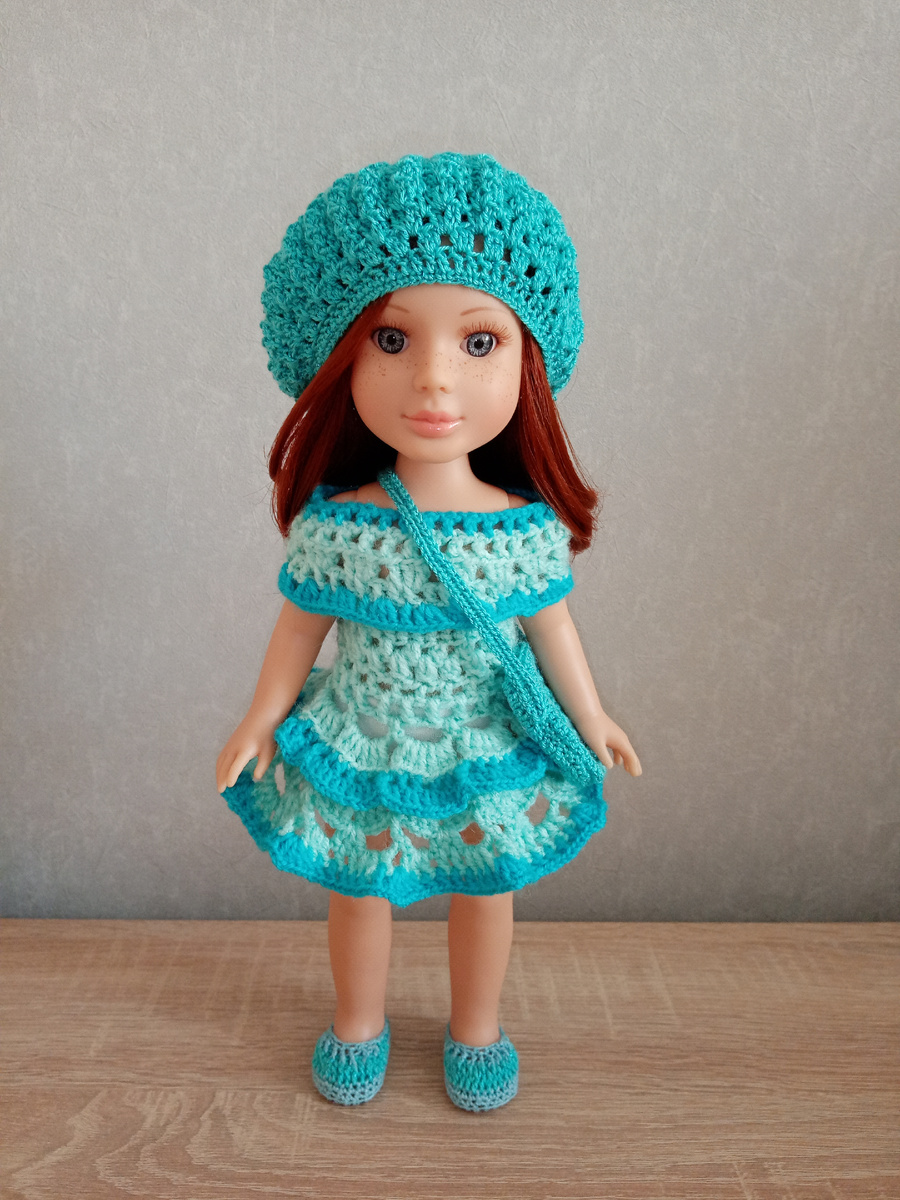 Арина в новом платье