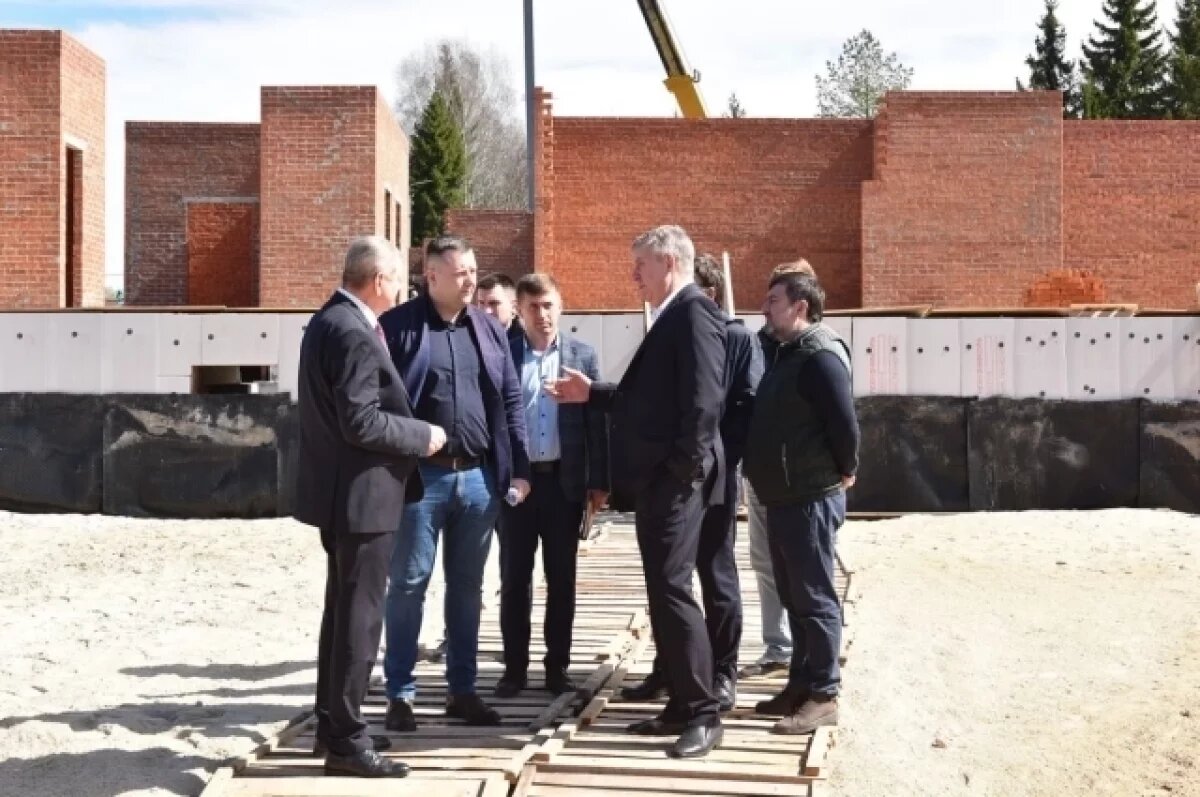    Брянский губернатор проинспектировал строящиеся спортивные объекты