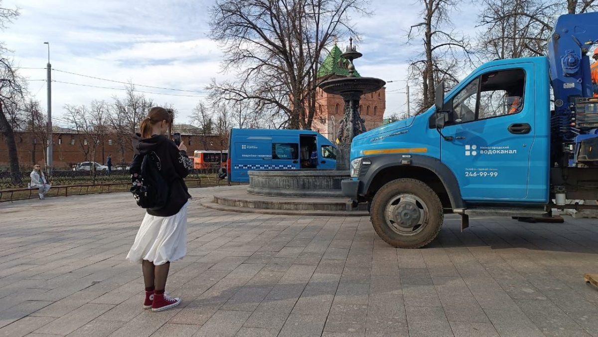    Специалисты проверяют техническую исправность элементов