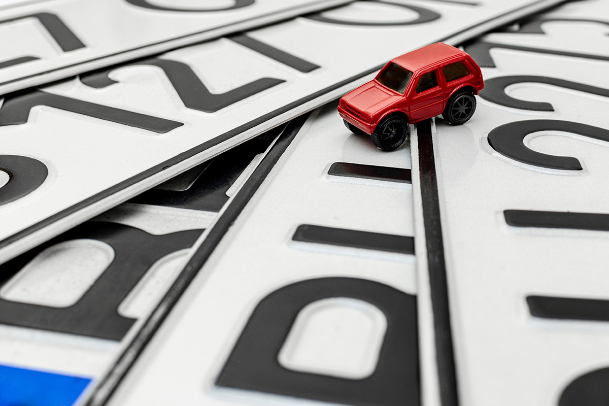 Чтобы заказать дубликат госномера, обратитесь в ГАИ или в специальную компанию. Источник: Shutterstock📷
