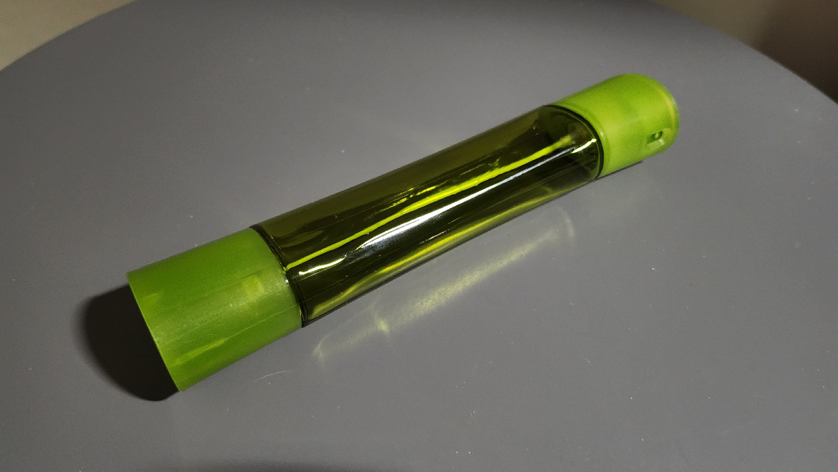 Уже давно снятый Neonatura Elevate Yves Rocher - прекрасный нарцисс в зелени! До сих пор не понимаю почему он снят с производства. Этот аромат - настоящий шедевр, рада, что смогла найти остаток по хорошей цене