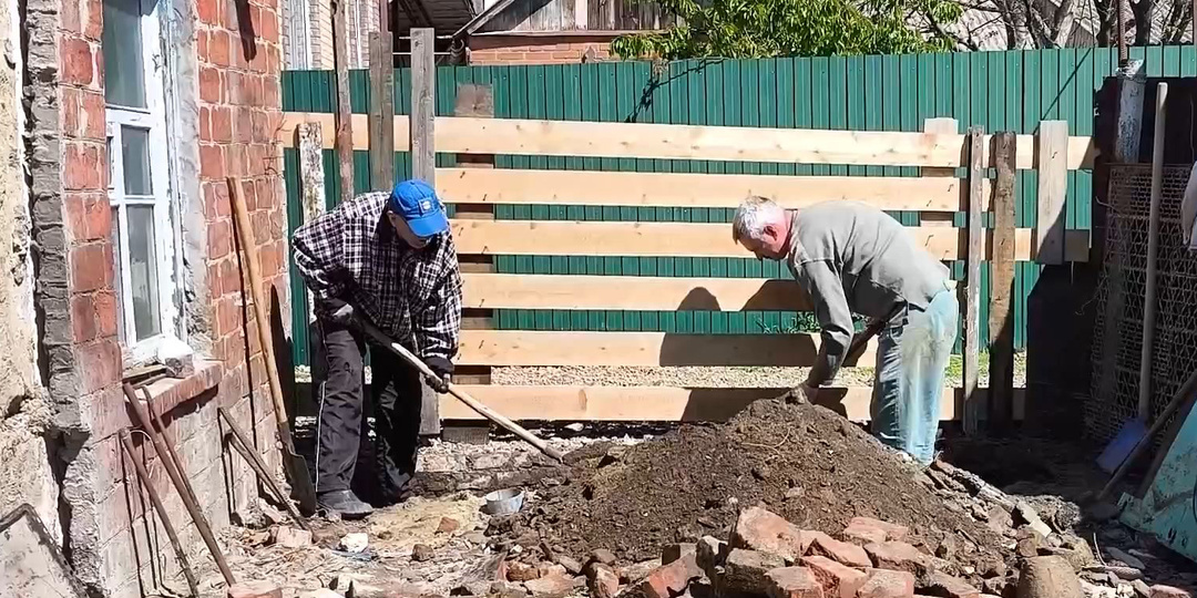 Копаем яму под фундамент. Стройке быть!👷🏻‍♂️Выходные в своем доме.