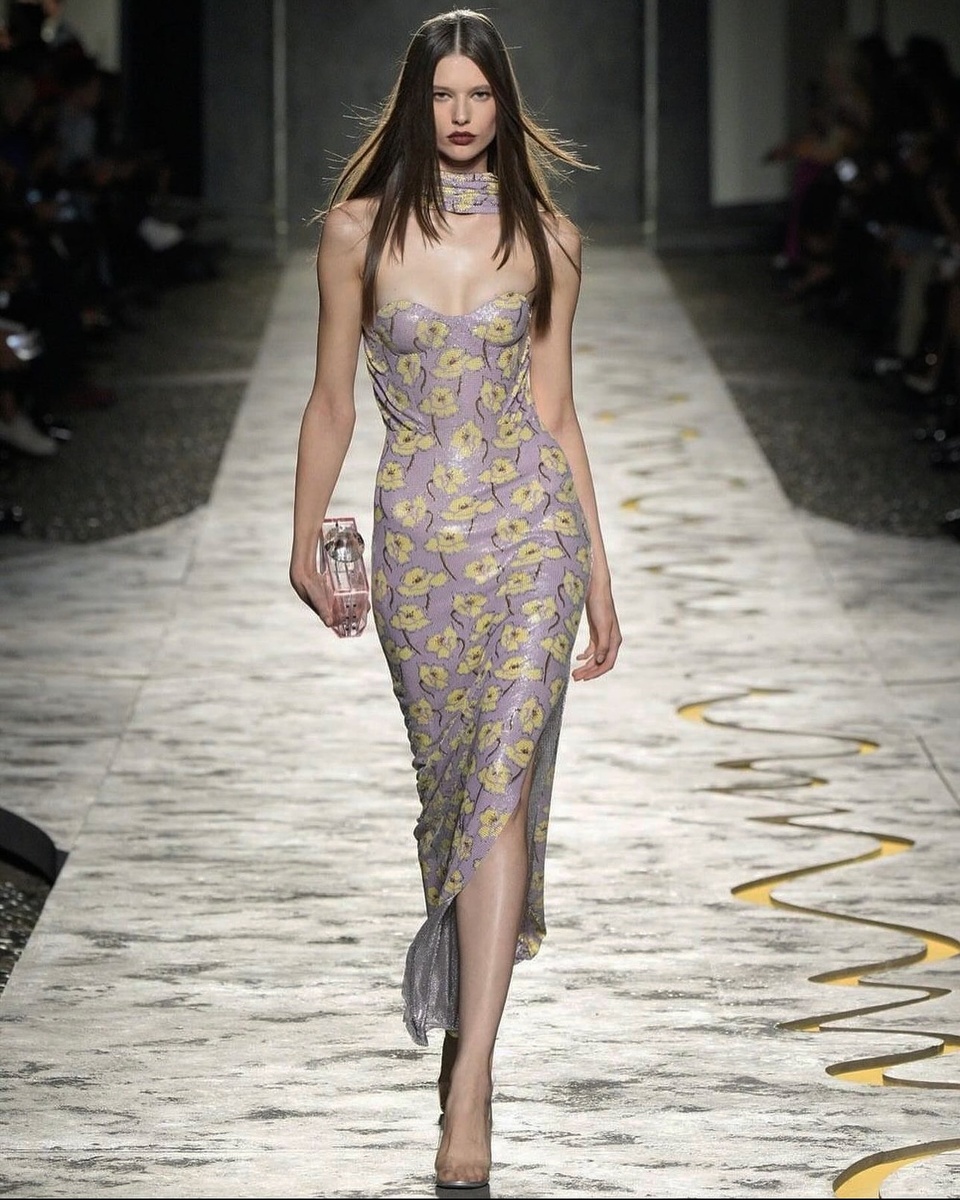    Сандра Мюррей на показе VersaceСоцсети Сандры Мюррей