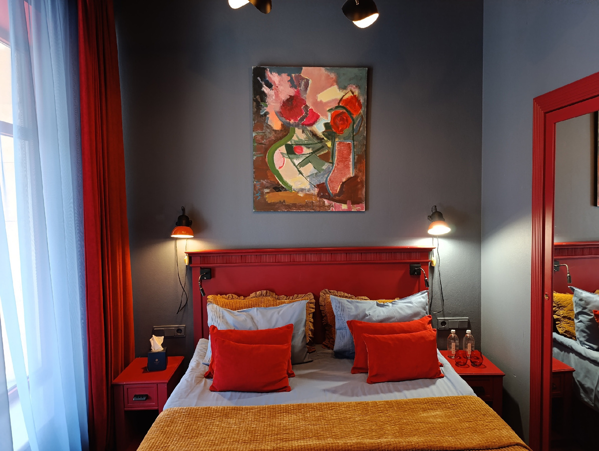 Интерьеры отеля. Галерею можно листать.