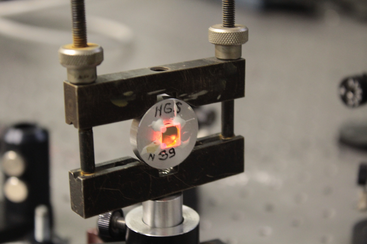 Кристалл тиогалата ртути, использованный в эксперименте. Источник: Игорь Киняевский