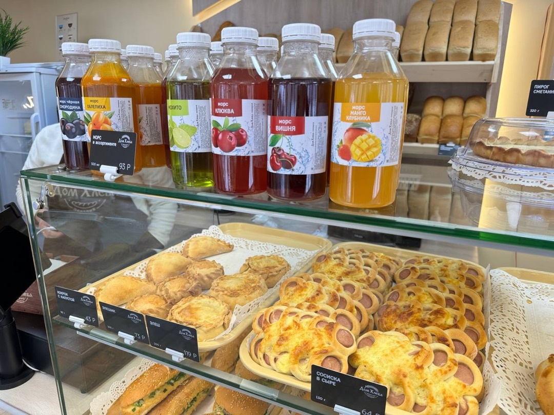 на фото действующая точка продаж компании "Дом Хлеба"