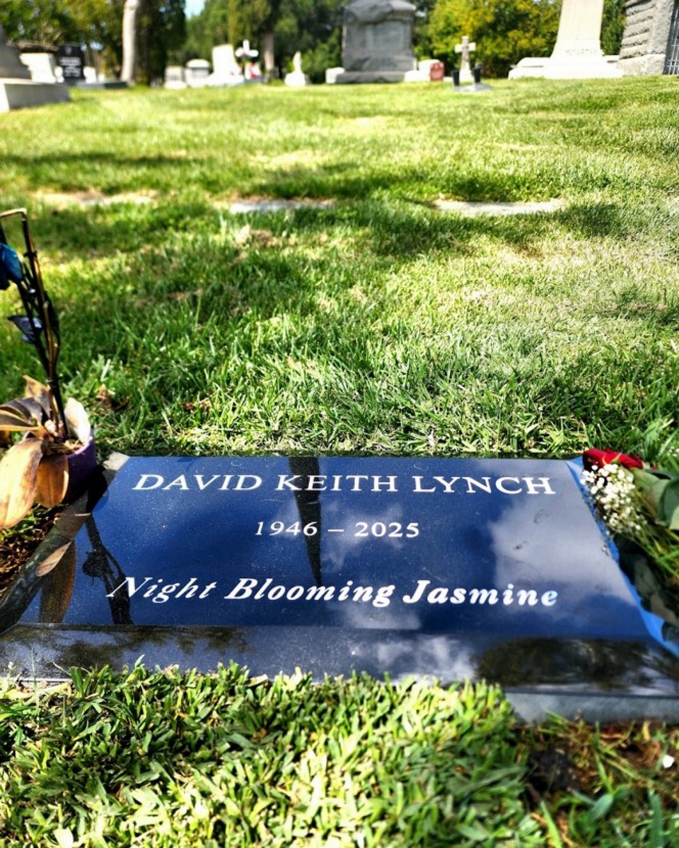 Эпитафия на могиле Дэвида Линча