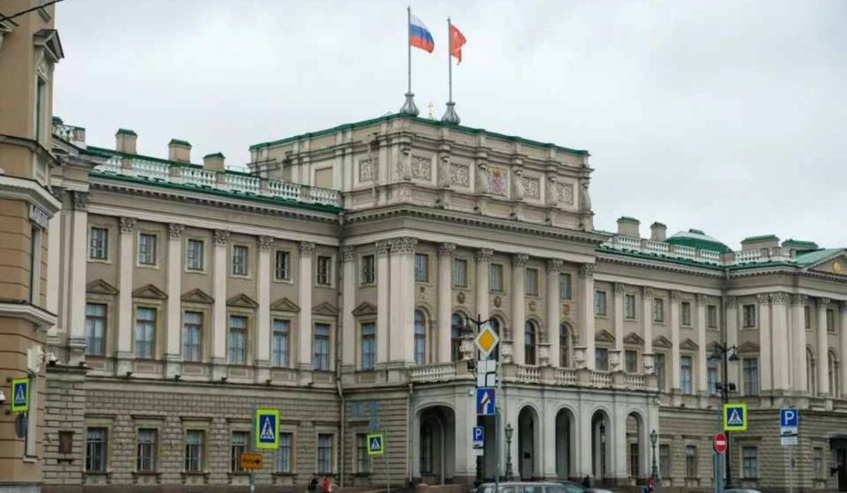     Мариинский дворец. Источник: kp.ru Автор фото: Артем Килькин