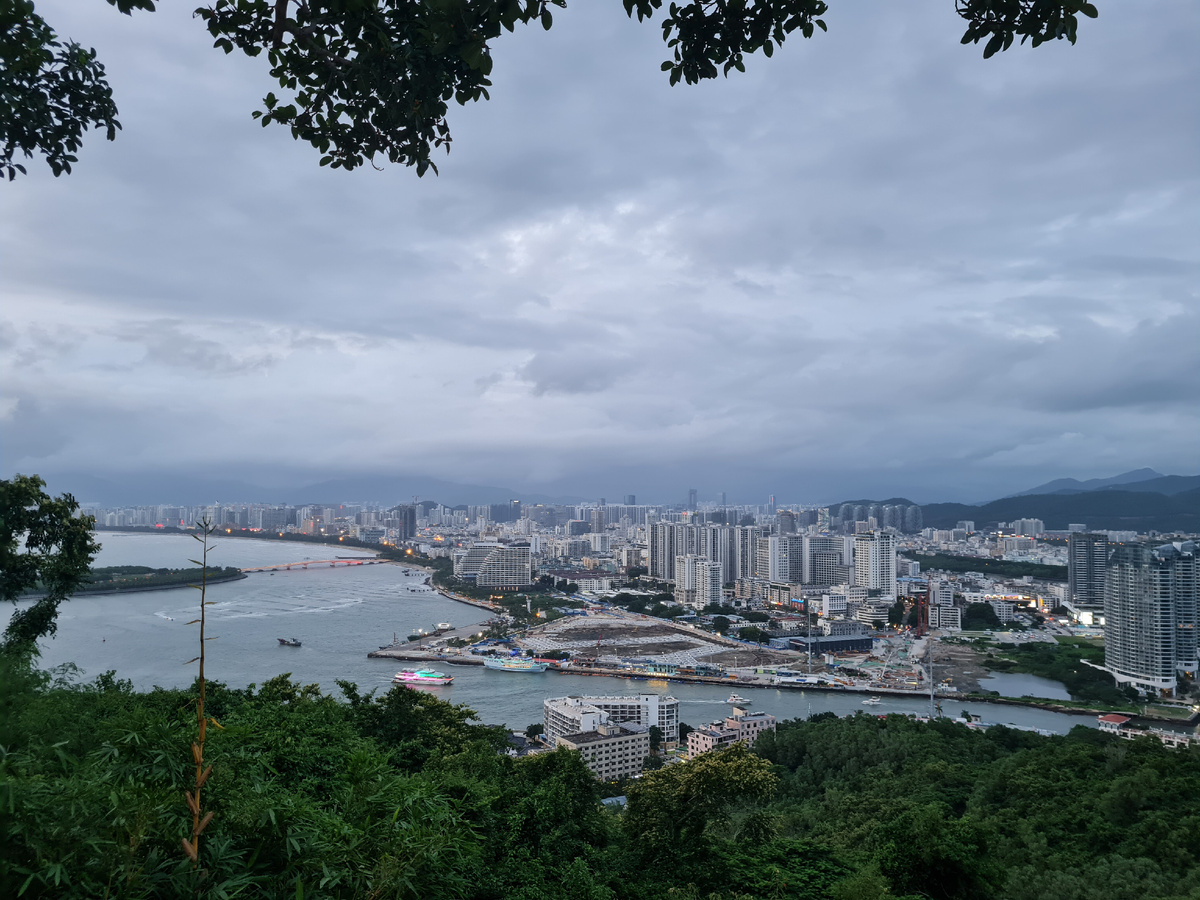 Вид на Санью с горы парка "Олень повернул голову"