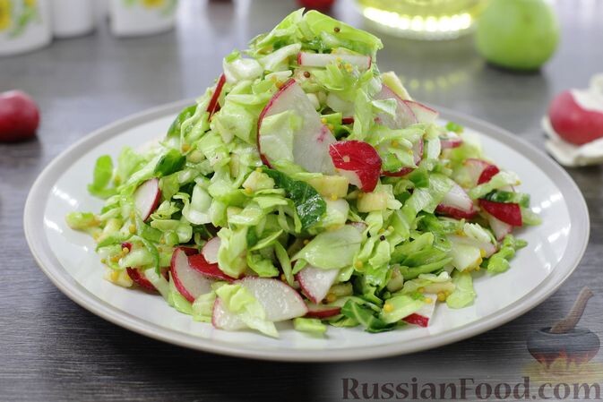 капуста белокочанная, редис, яблоки, лук зелёный, масло растительное, уксус рисовый, повидло яблочное, горчица в зёрнах, соль, перец чёрный молотый