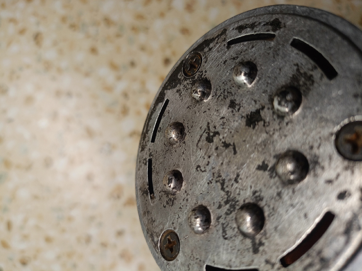 что бы был минимальный отсутуп нужно до 3 мм отступа соблюдать от пупырошек