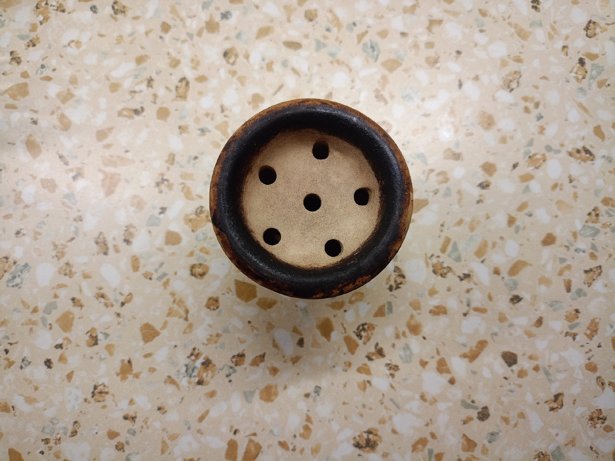 для прокуреных чаш есть так называемые бортики (пригар)