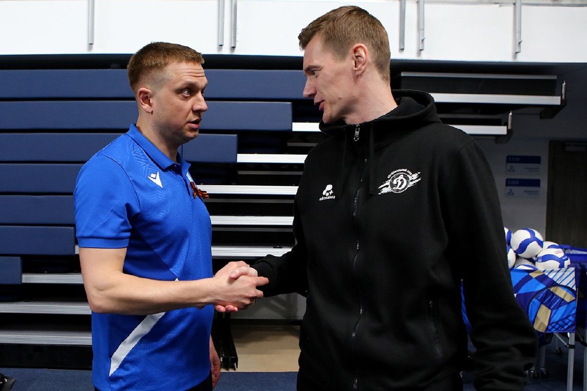 Матч с краснодарским "Динамо" оказался для Александра Кошкина ( справа) последним во главе московского "Динамо". Фото: женский волейбольный клуб "Динамо( Москва)