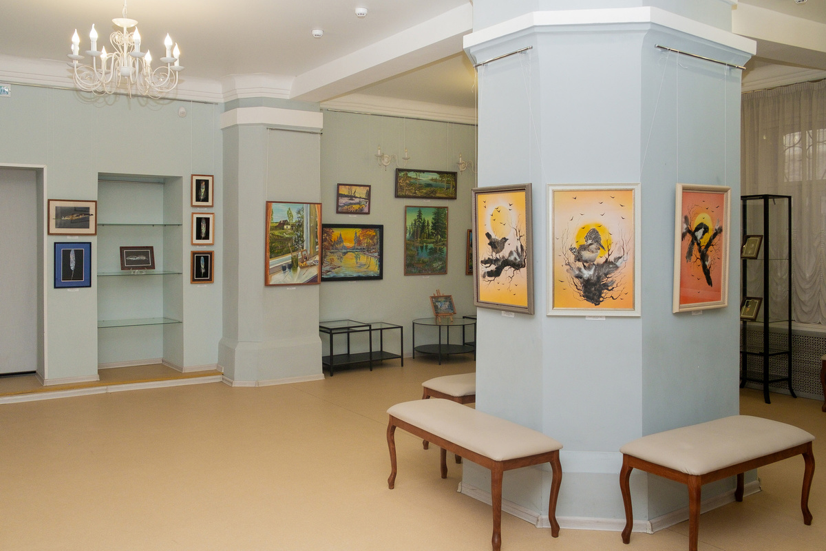 Персональная выставка Мурата Чужаева «Люблю эту землю родную». Выставочный зал Областного Дома народного творчества. Новосибирск. Фотография - www.openmainphoto.ru