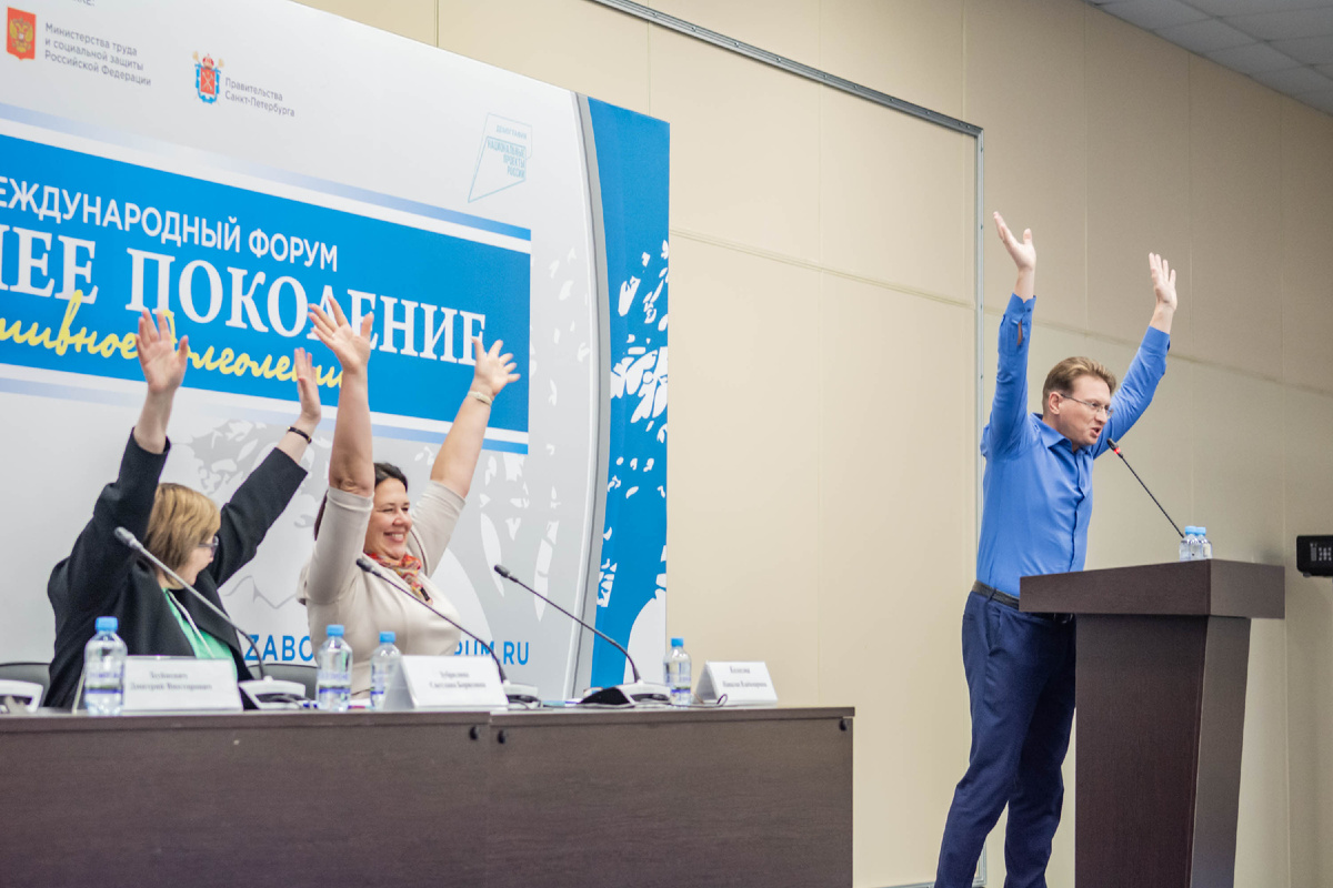 Разработчик и основатель оздоровительной системы Телосообразная гимнастика - Владимир Шампаров. Экспофорум. Автор фото: Ирина Иванова. 