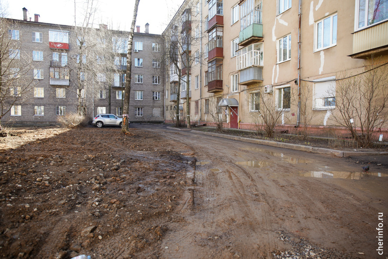    Комплекс дворов на бульваре Доменщиков, 44, 46 и улице Ленина, 98 г, 98 В, 100 Б, 102а и 102 Б в этом году попал в программу благоустройства