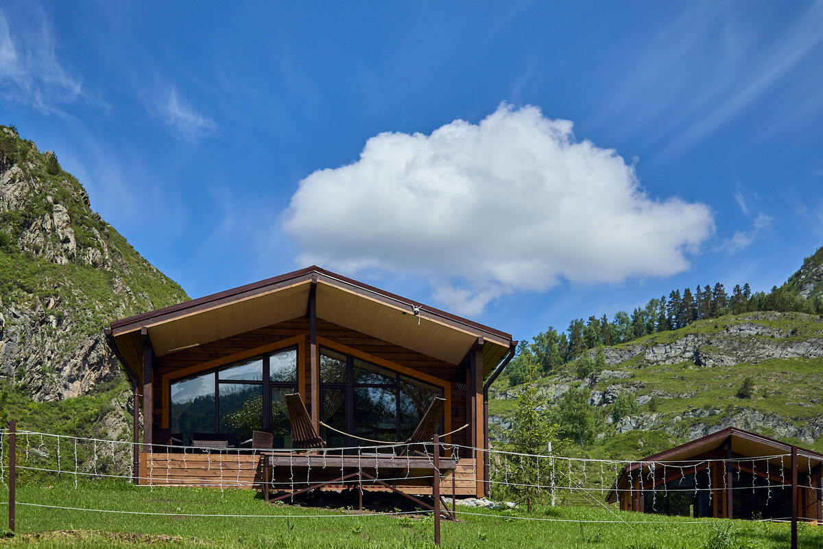 Отель "Сова" — это история про тихий Алтай