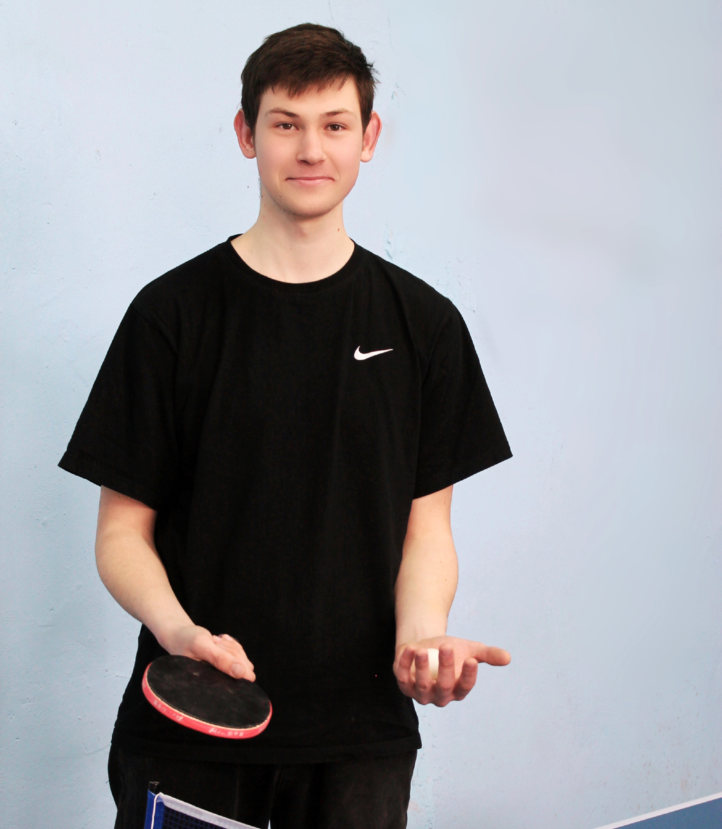 Дмитрий Беднов  свободное время проводит с ракеткой в руках.