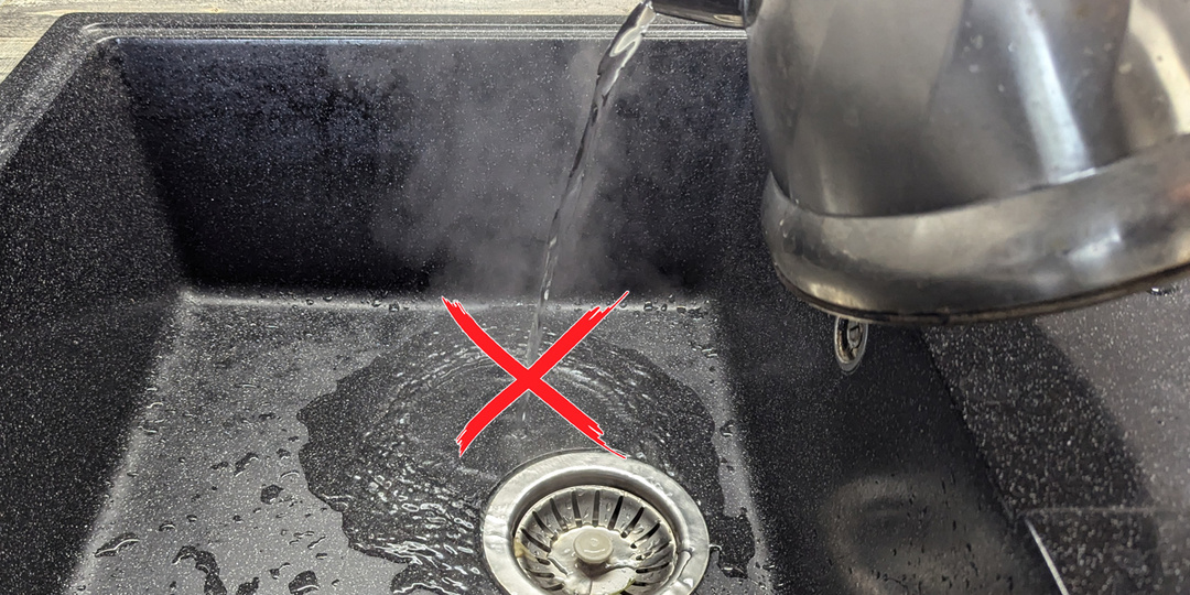 Почему нельзя выливать кипяток в раковину?